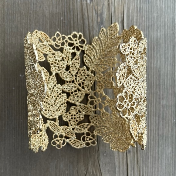 STELLA & DOT Chantilly Lace Cuff Gold Bracelet in Original Box - Picture 13 of 15